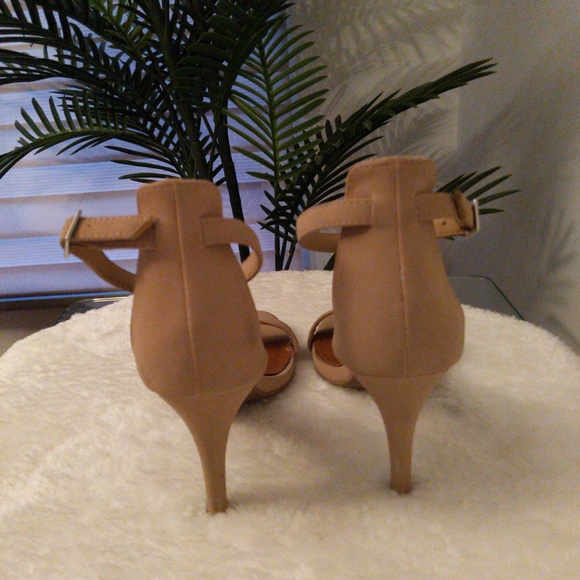 Steve Madden nude sandal - Picture 2 of 2